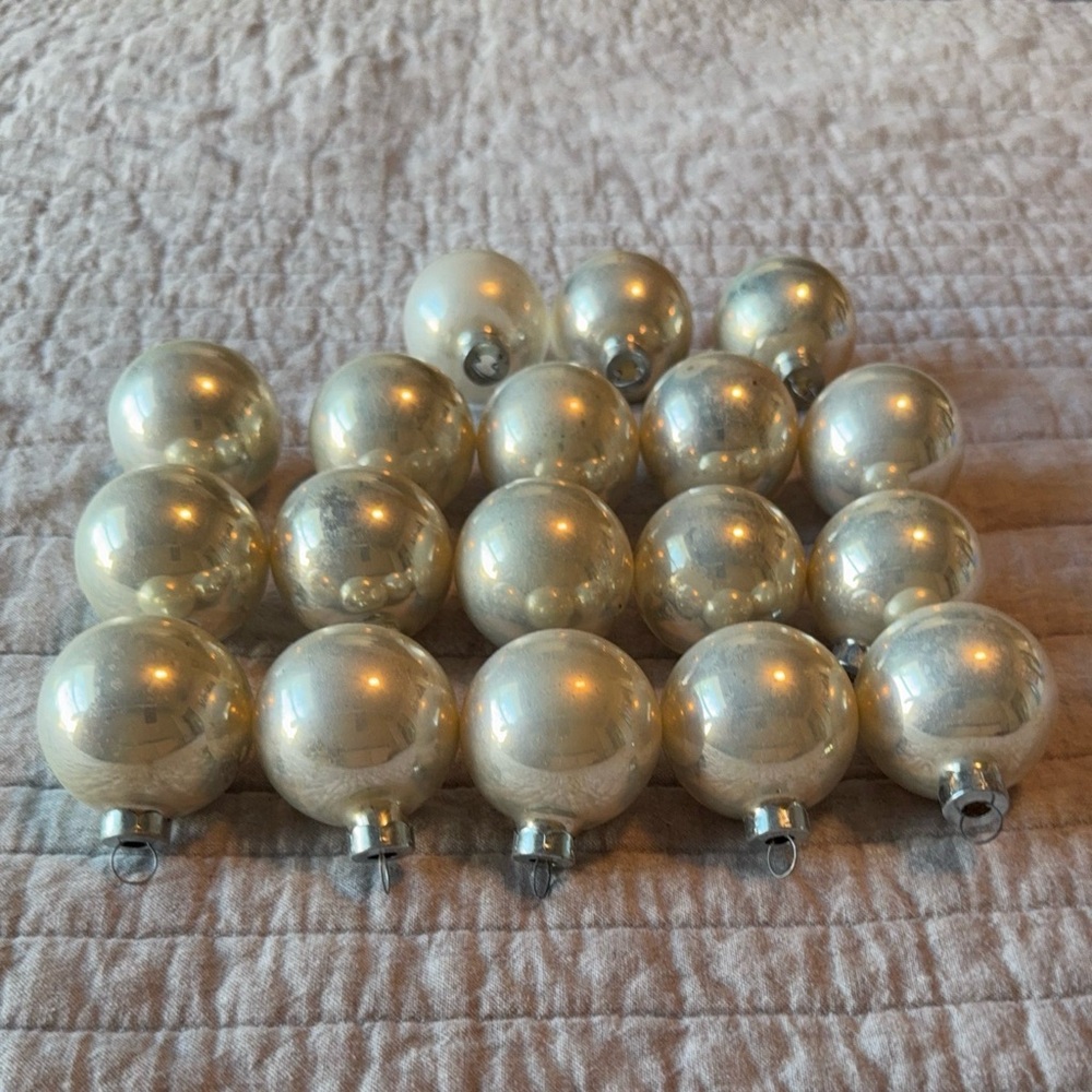 Set of 18 Vintage Rauch Glass Ornaments – soft silver (5.5”)